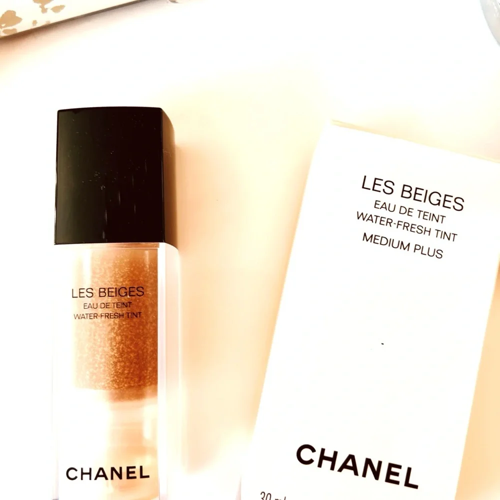 CHANEL Les Beiges Water-Fresh Tint - Medium Plus - Picture 2 of 4